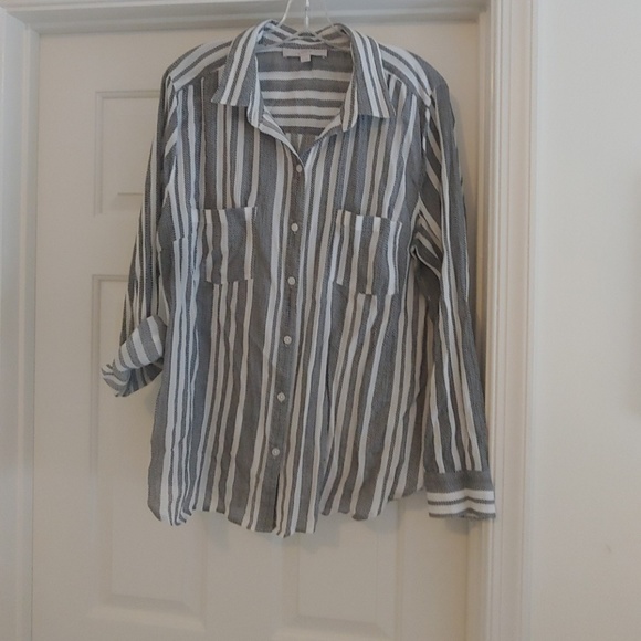 Loft Button Up - Picture 3 of 4